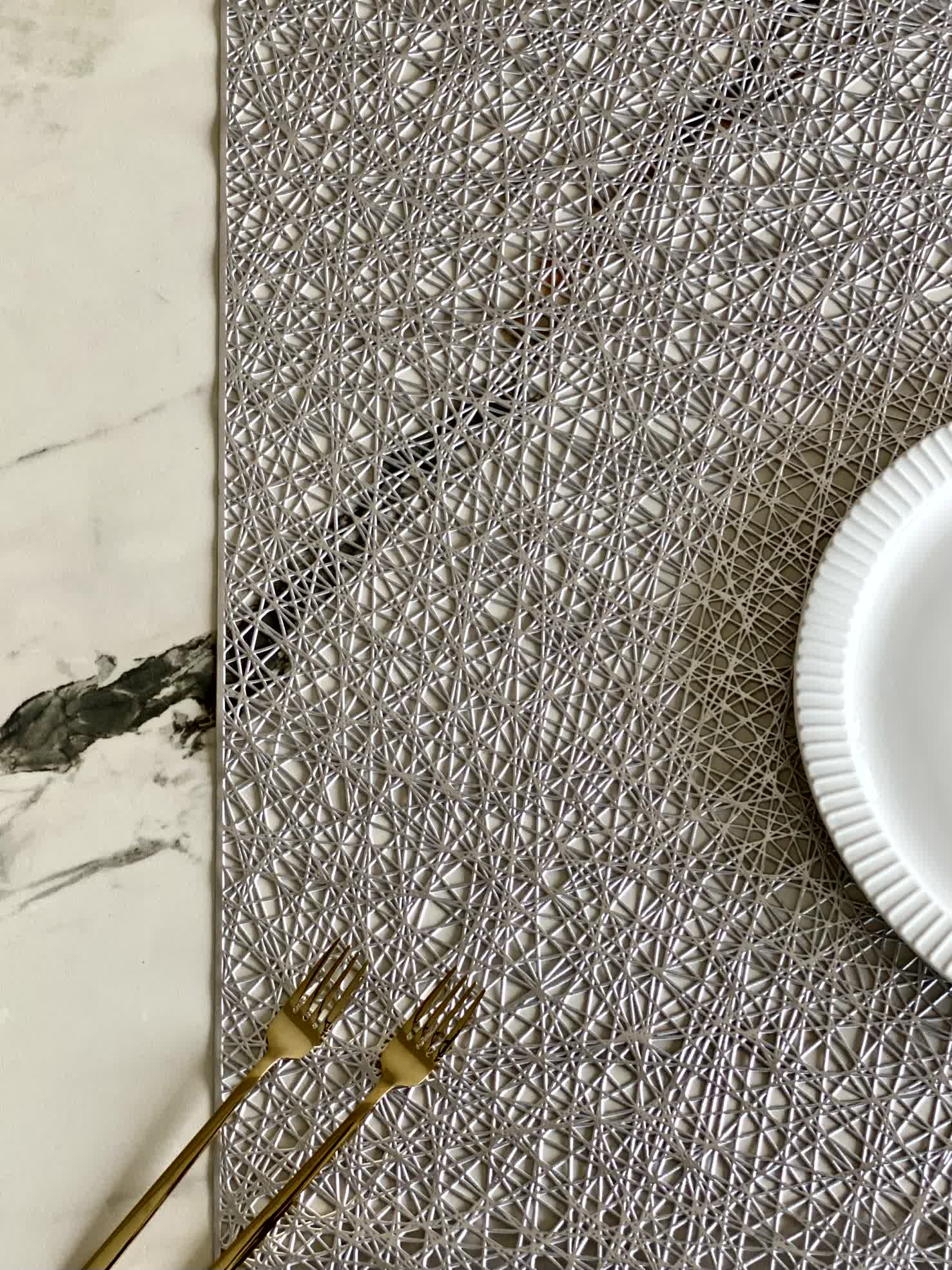 Metallic Table Runner (Silver)