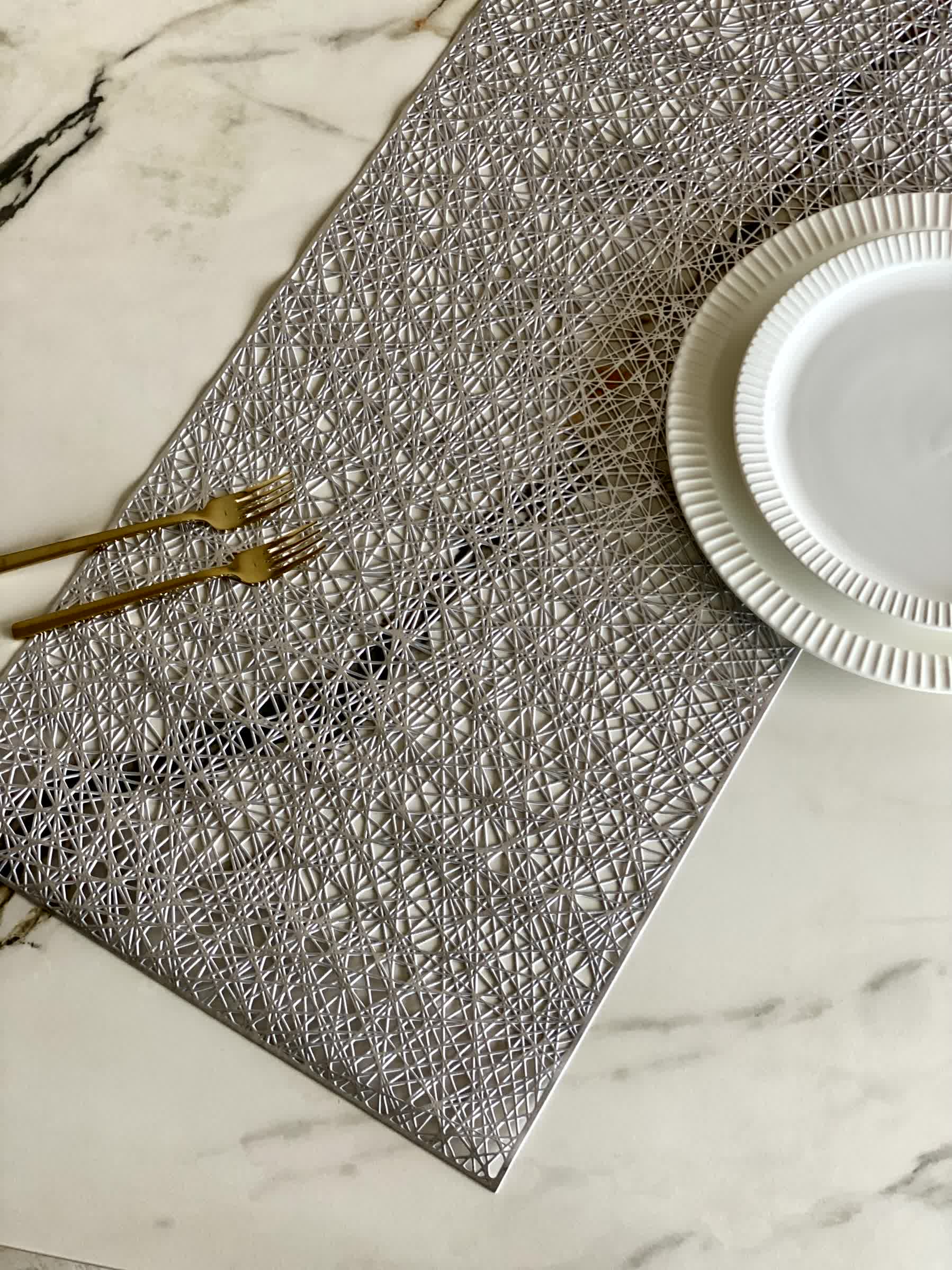 Metallic Table Runner (Silver)