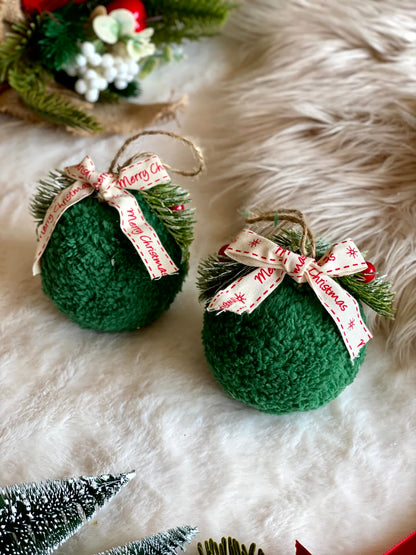 Christmas Classic Green Hanging - Set of 2