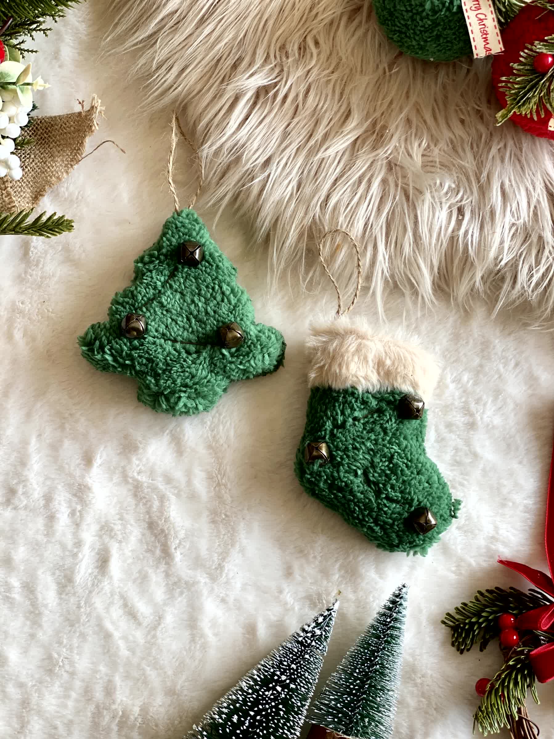 Green Tree &amp; Stocking Hanging - Set of 2
