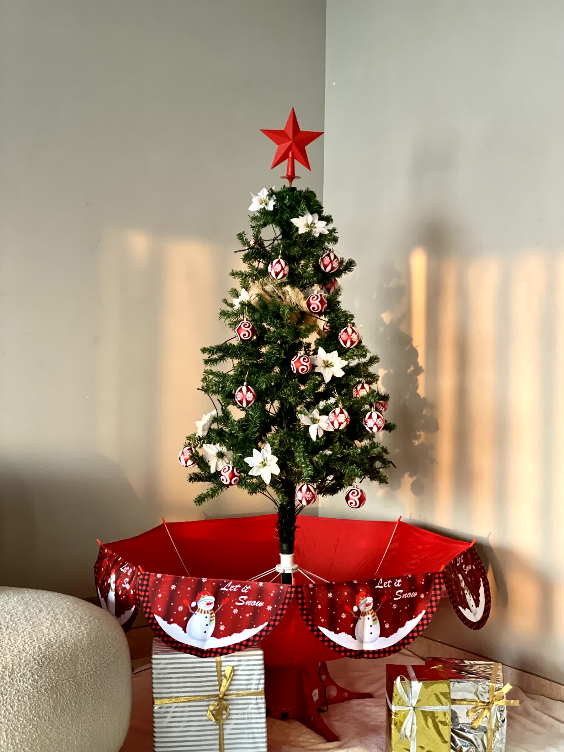 Christmas Bloom &amp; Bauble Canopy Tree