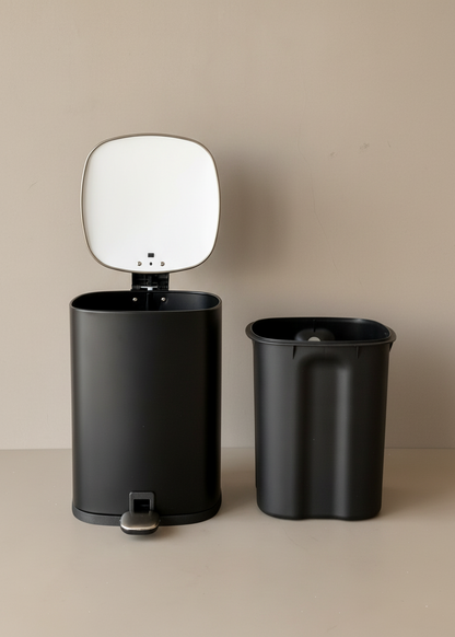Merlowe Dustbin - Black (6L)