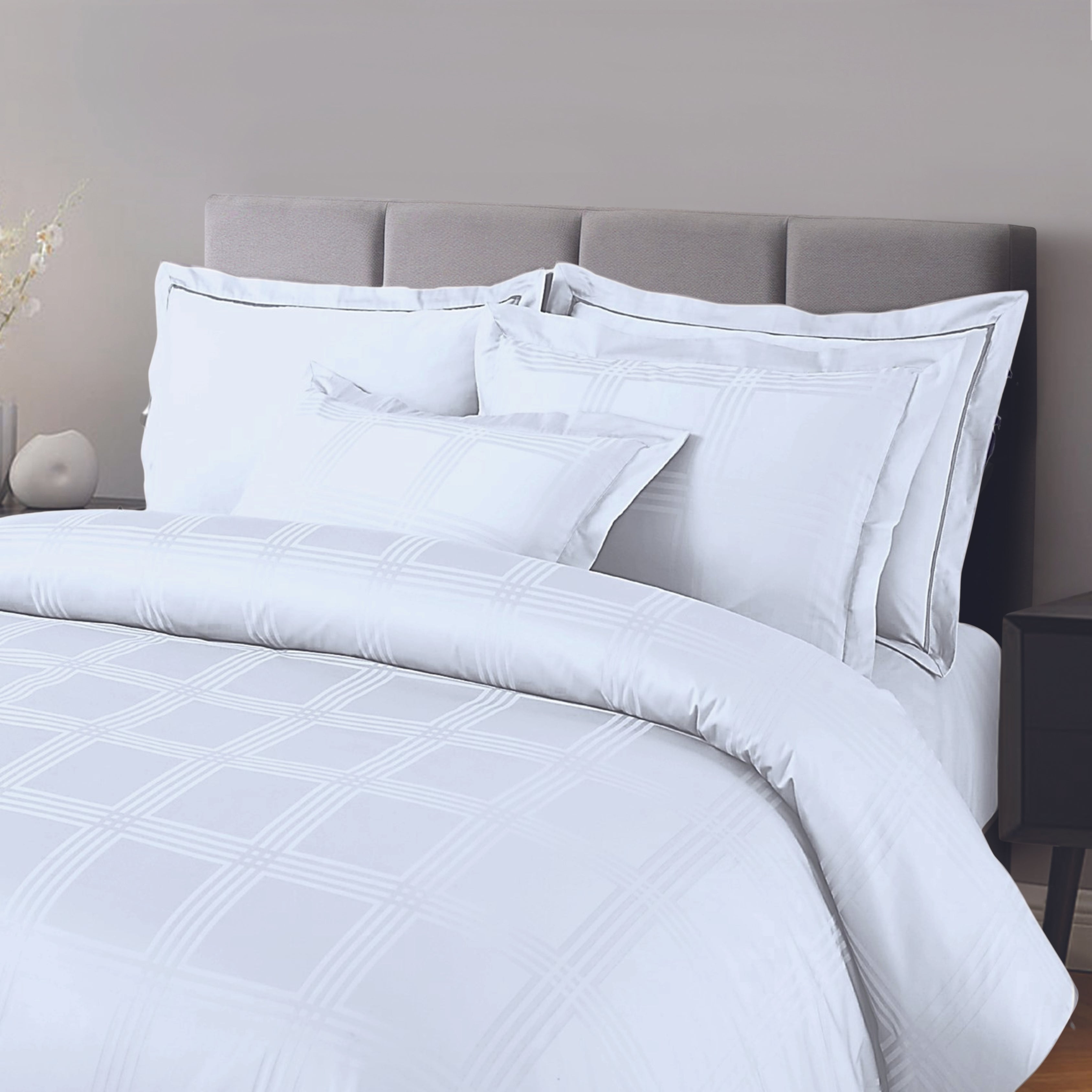 Jacquard King Size Bedsheet with 2 Pillow Covers-White