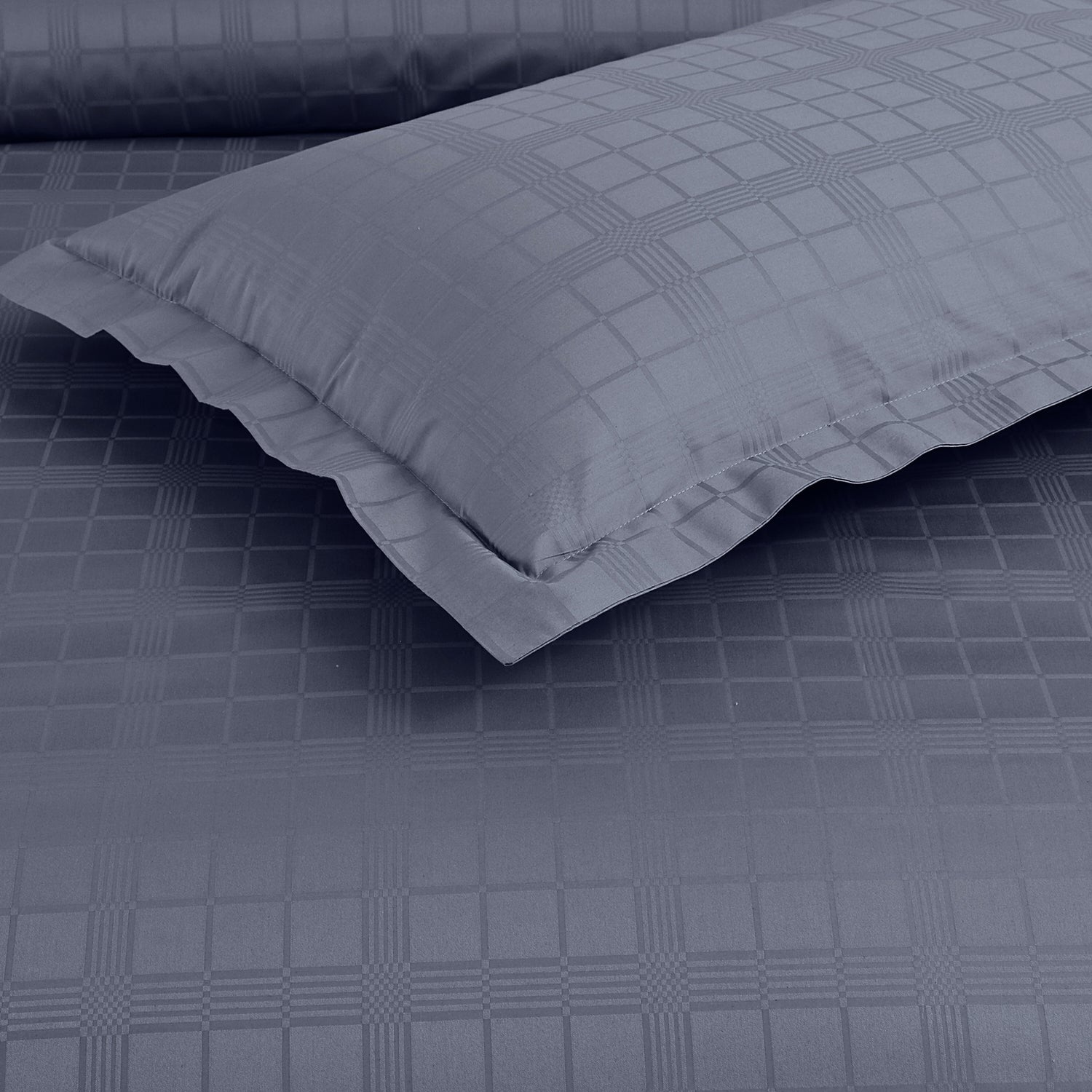 Jacquard Duvet Cover Set with King Size Bedsheet and 4 Pillow Covers-Grey