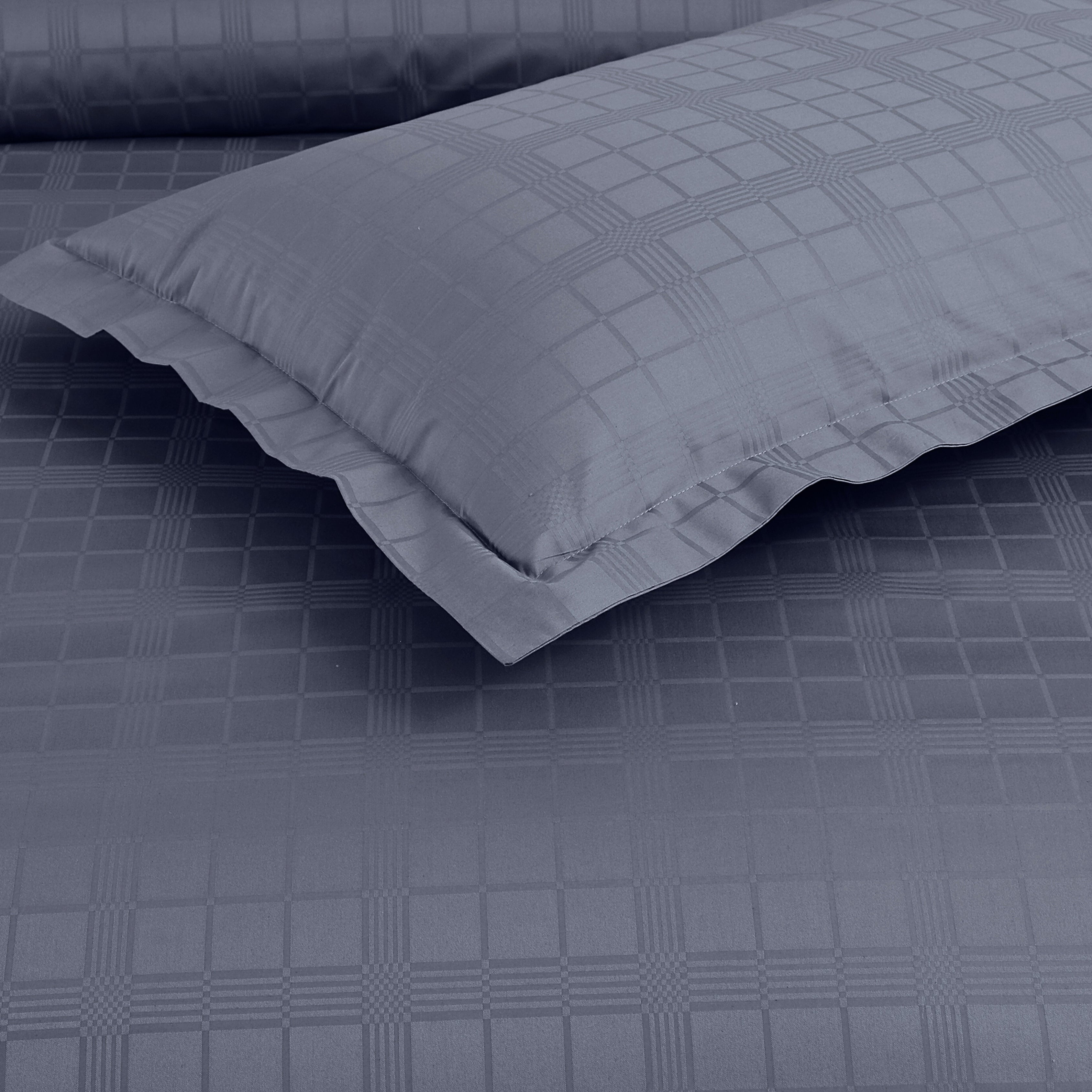 Jacquard Duvet Cover Set with King Size Bedsheet and 4 Pillow Covers-Grey