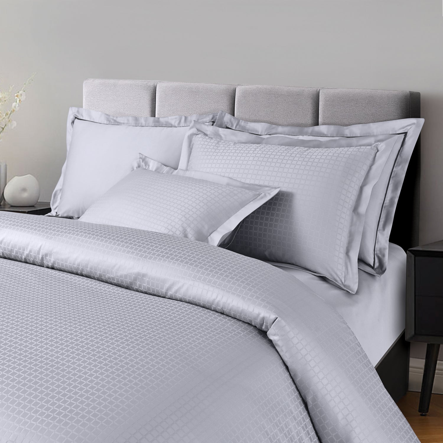 Jacquard Duvet Cover Set with King Size Bedsheet and 4 Pillow Covers-Silver Grey