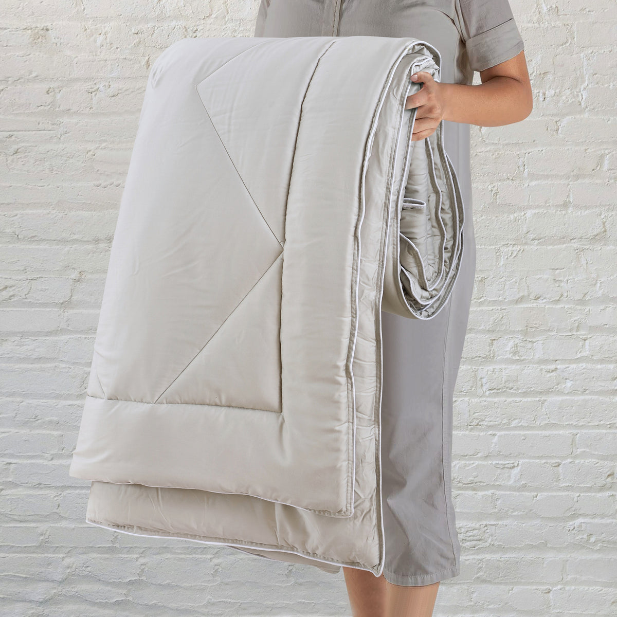 Luxe Single Bed Size Bamboo Comforter-Silver Grey