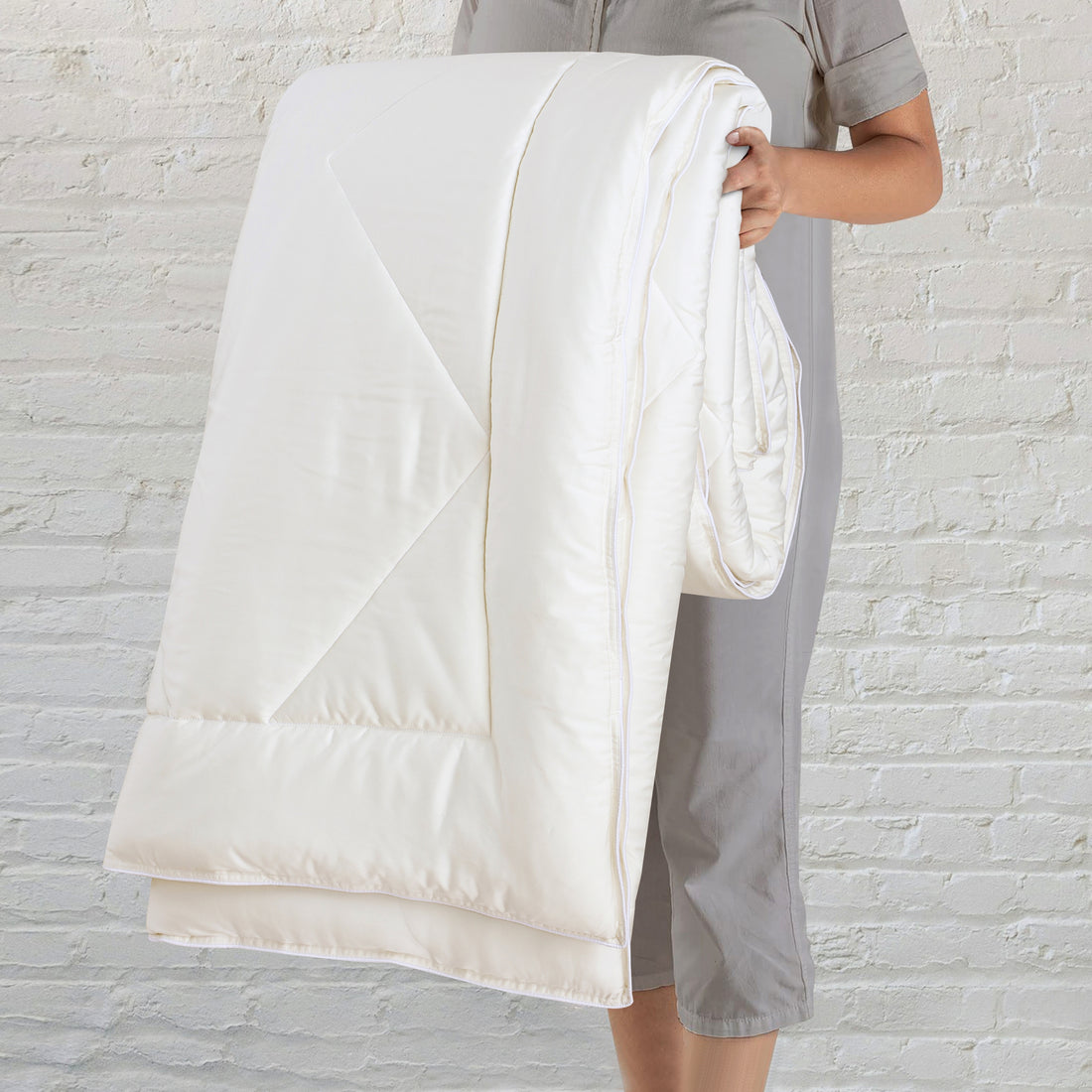 Luxe Single Bed Size Bamboo Comforter-Off White