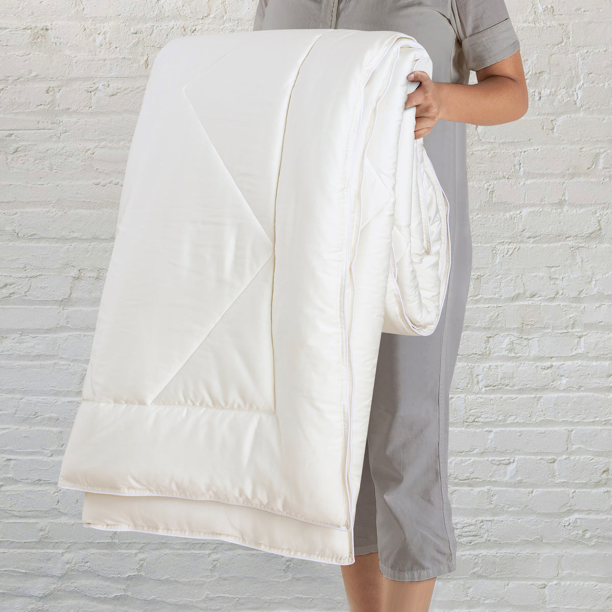 Luxe Single Bed Size Bamboo Comforter-Off White
