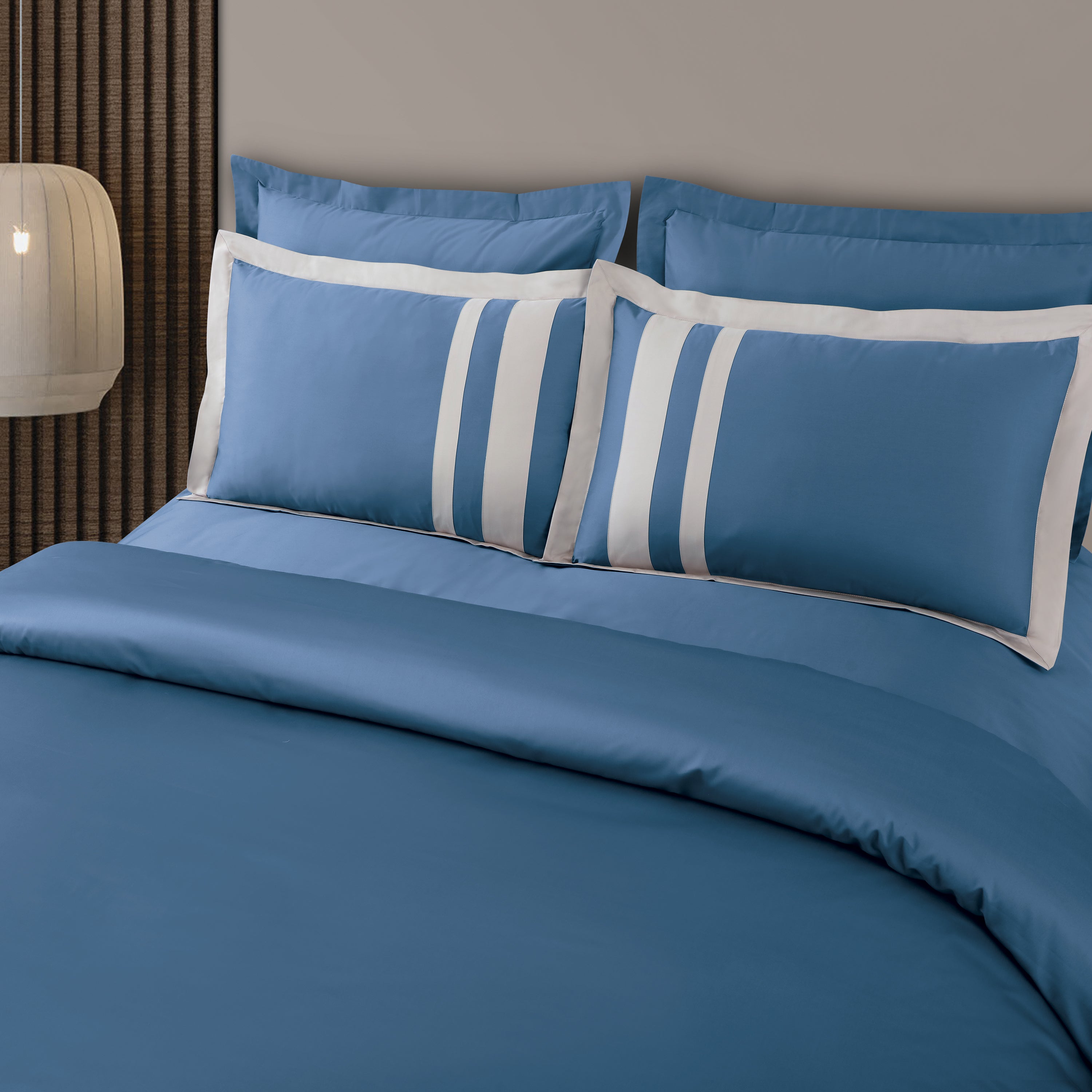 King Size Duvet Cover with Bedsheet and 4 Pillow Covers-Blue