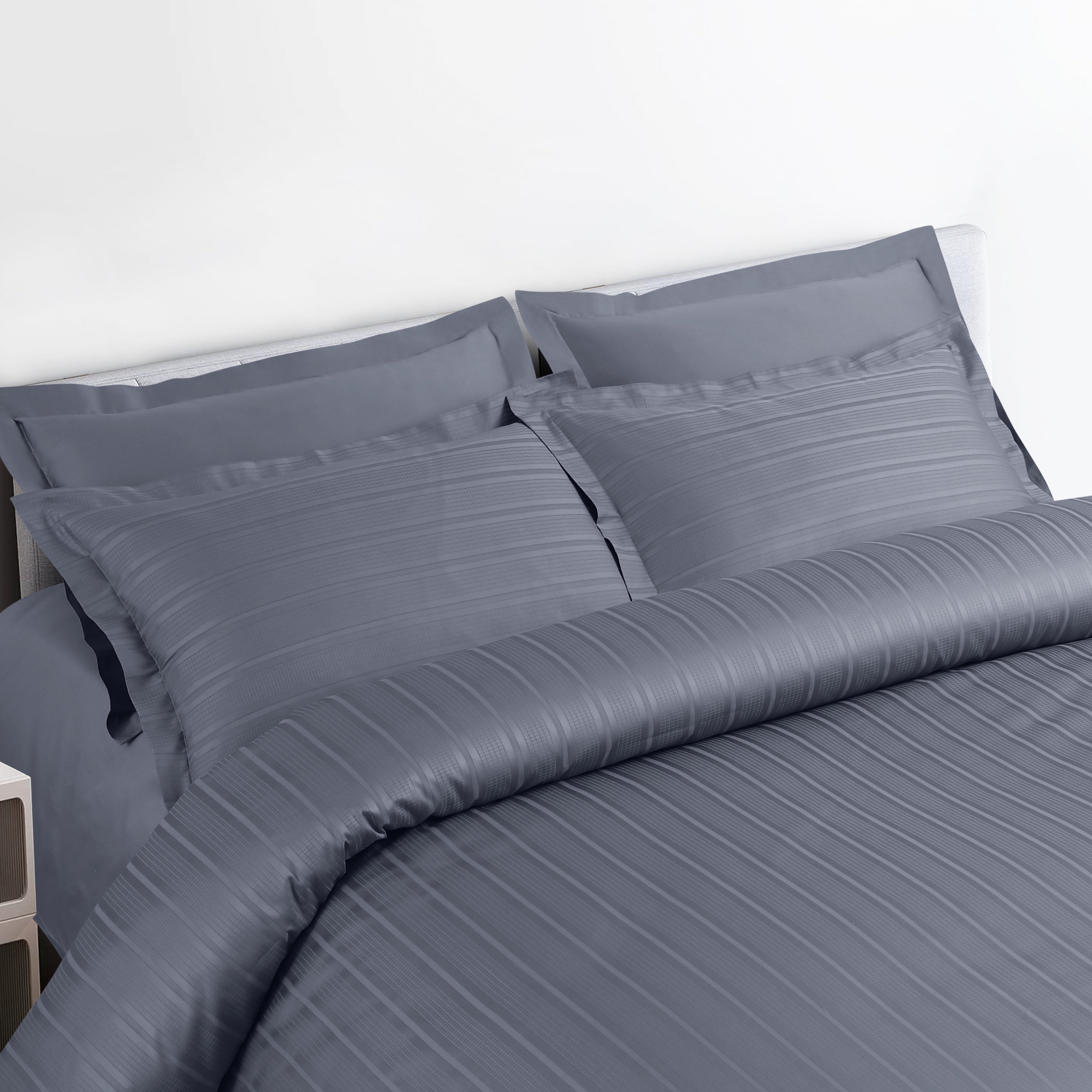 Jacquard Duvet Cover Set with King Size Bedsheet and 4 Pillow Covers-Grey