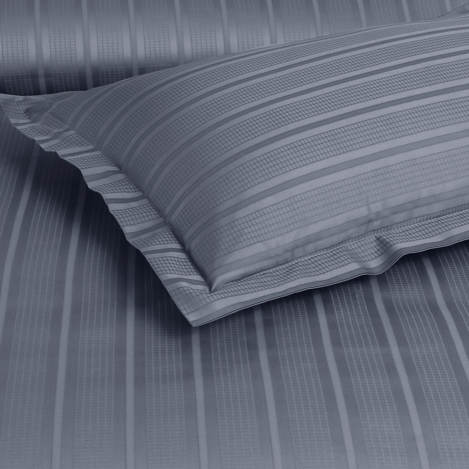 Jacquard Duvet Cover Set with King Size Bedsheet and 4 Pillow Covers-Grey