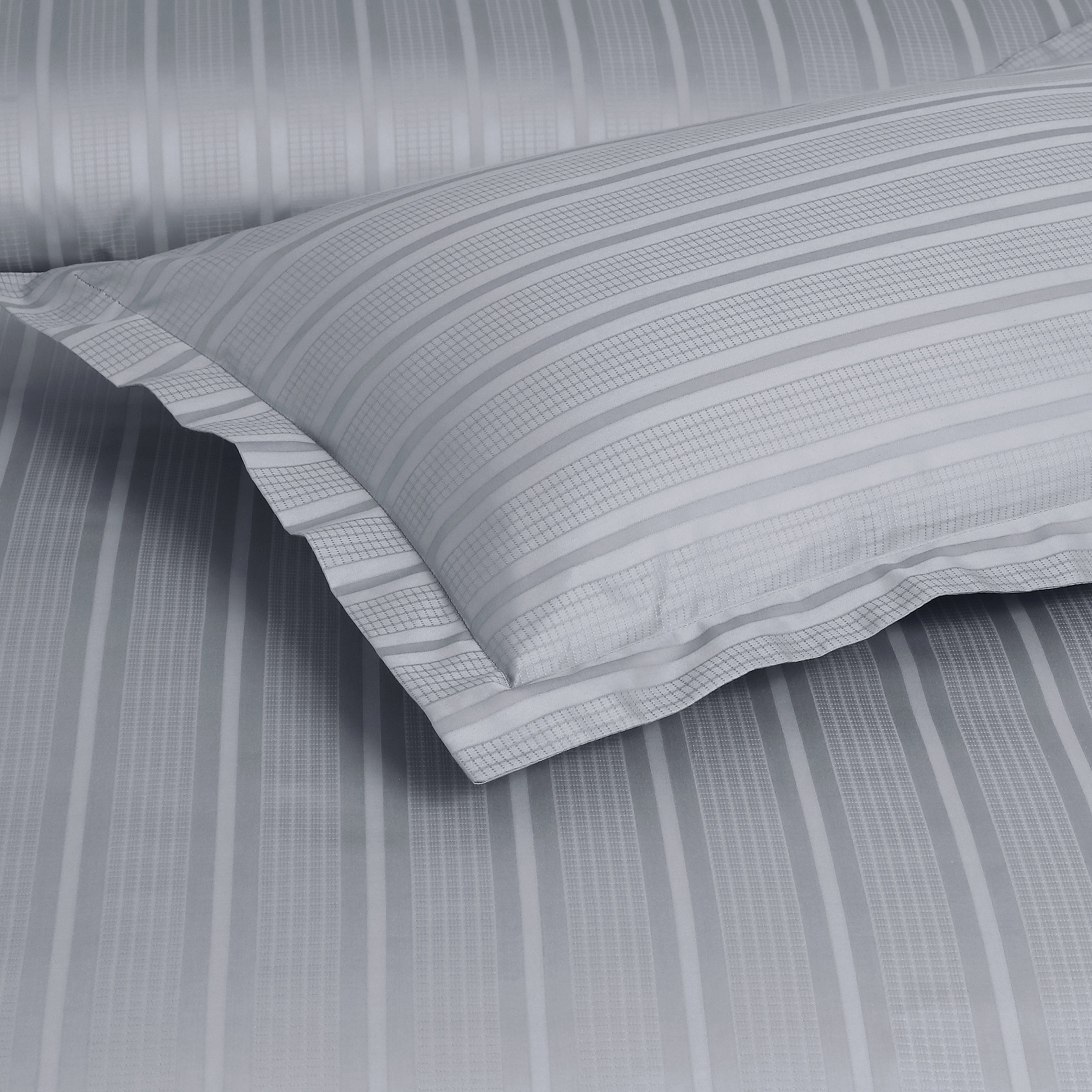 Jacquard King Size Bedsheet with 2 Pillow Covers-Silver Grey