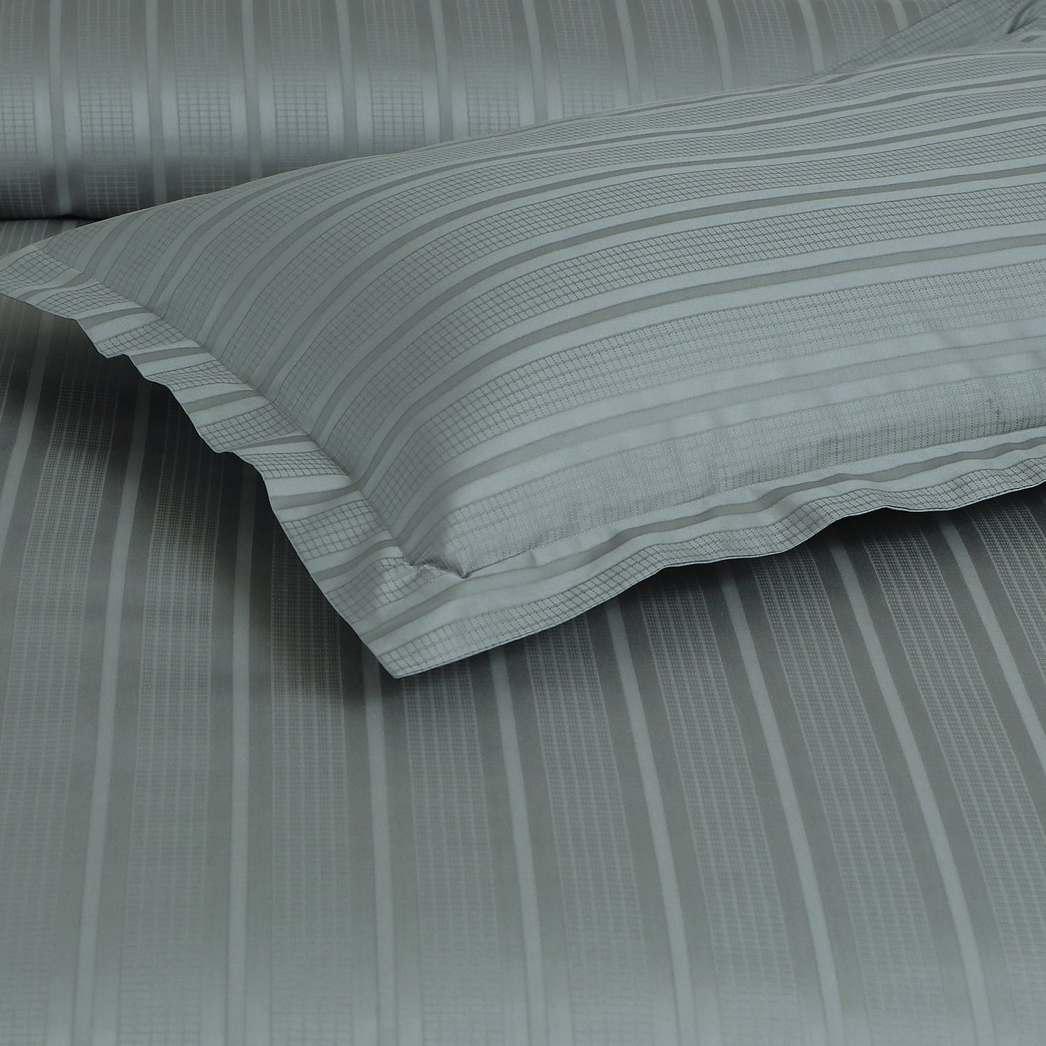Jacquard Duvet Cover Set with King Size Bedsheet and 4 Pillow Covers-Olive Green