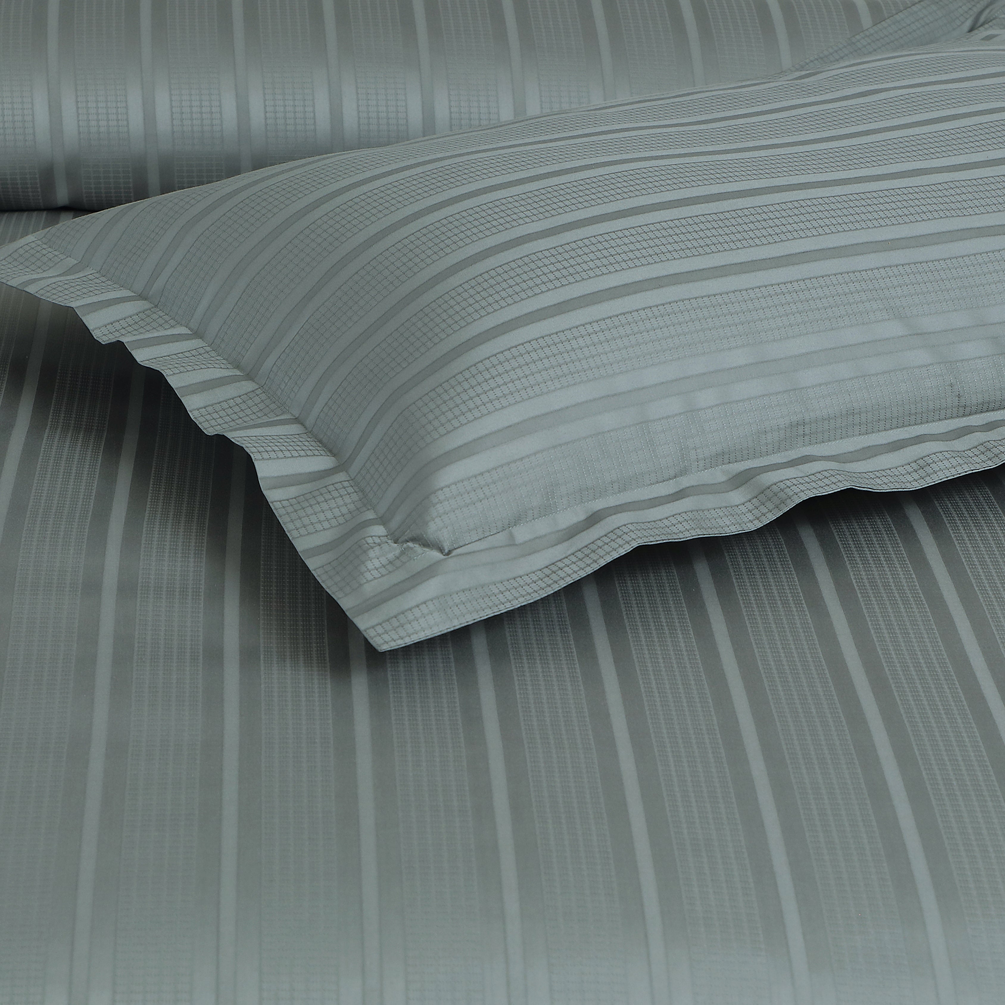 Jacquard Duvet Cover Set with King Size Bedsheet and 4 Pillow Covers-Olive Green