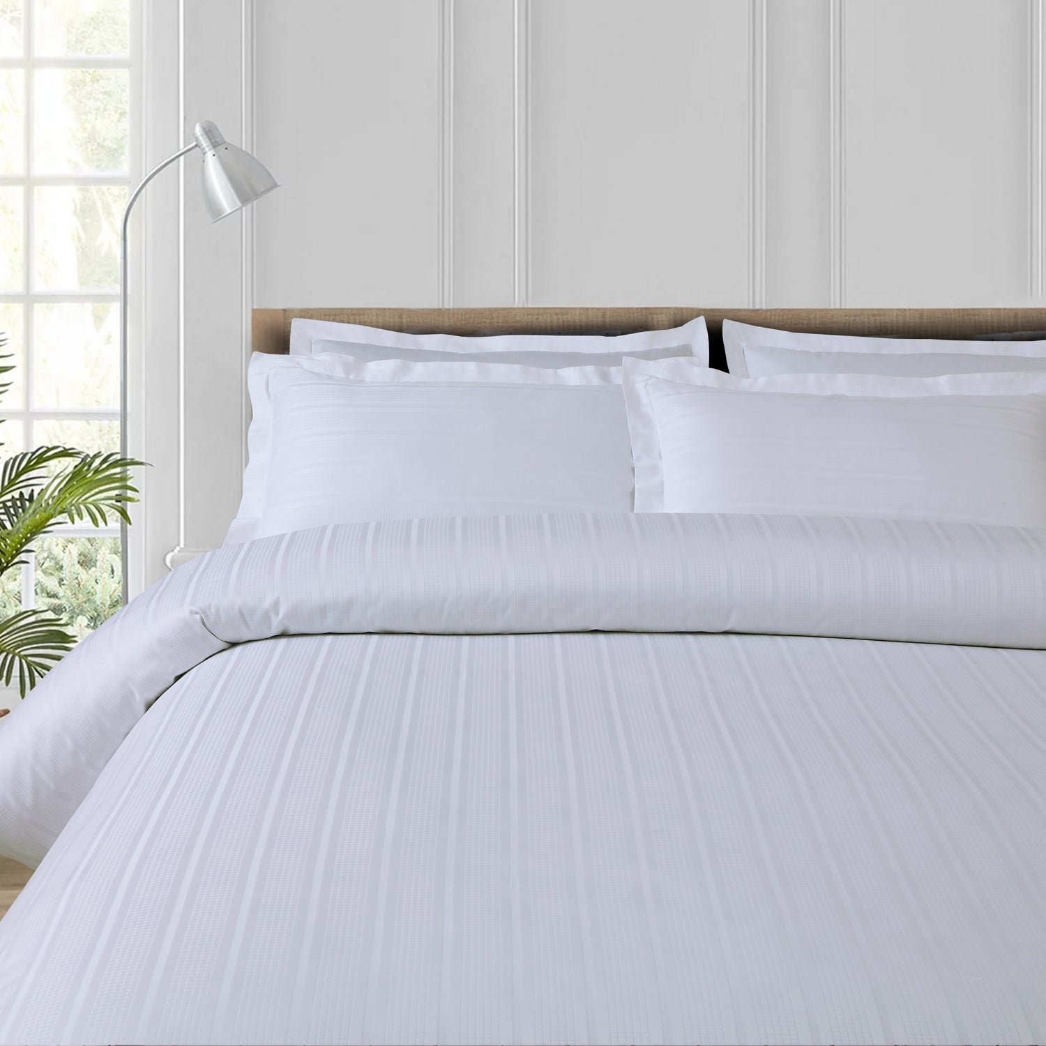 Jacquard Duvet Cover Set with King Size Bedsheet and 4 Pillow Covers-White