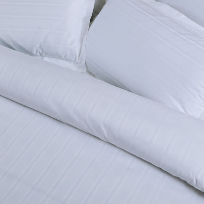 Jacquard Duvet Cover Set with King Size Bedsheet and 4 Pillow Covers-White