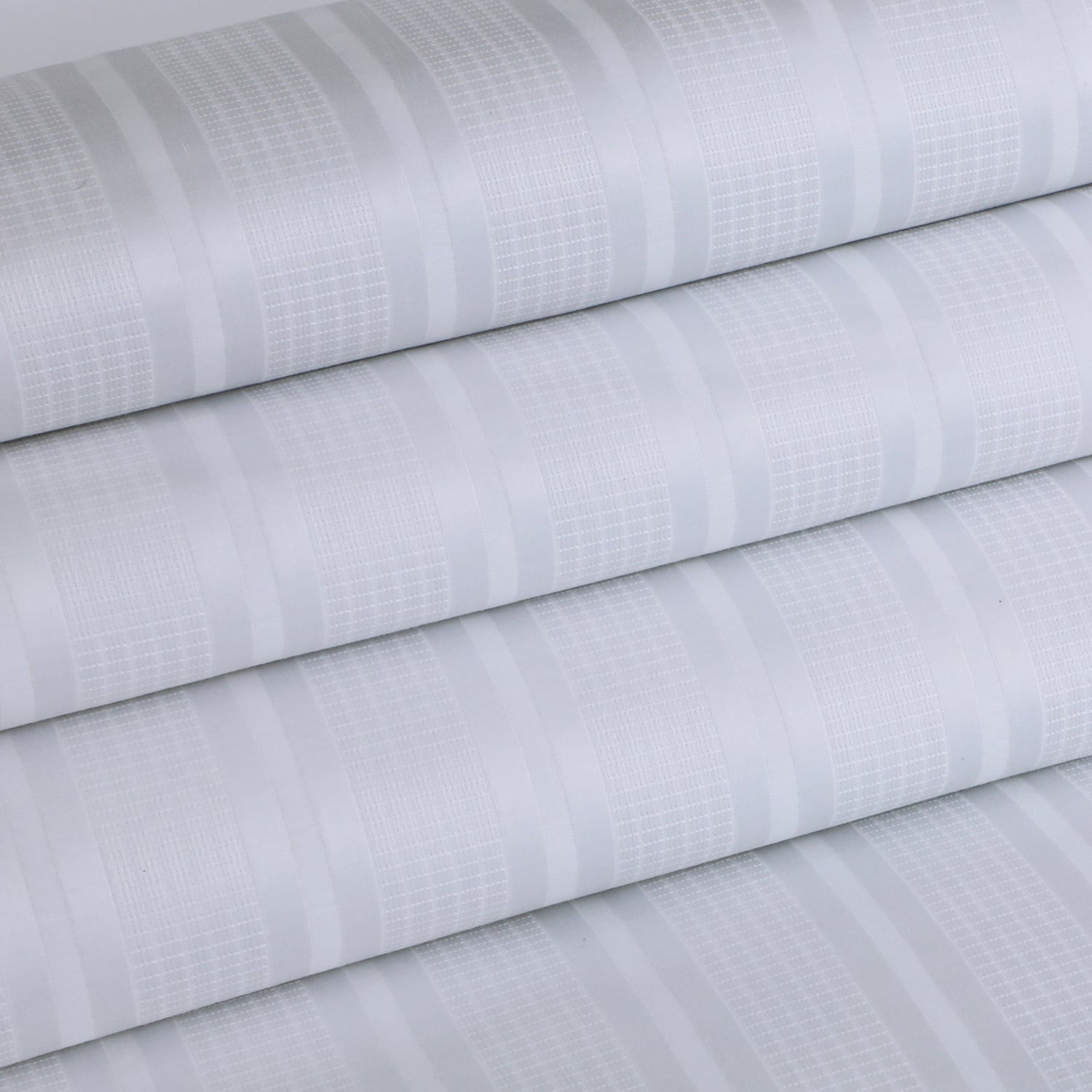 Jacquard Duvet Cover Set with King Size Bedsheet and 4 Pillow Covers-White