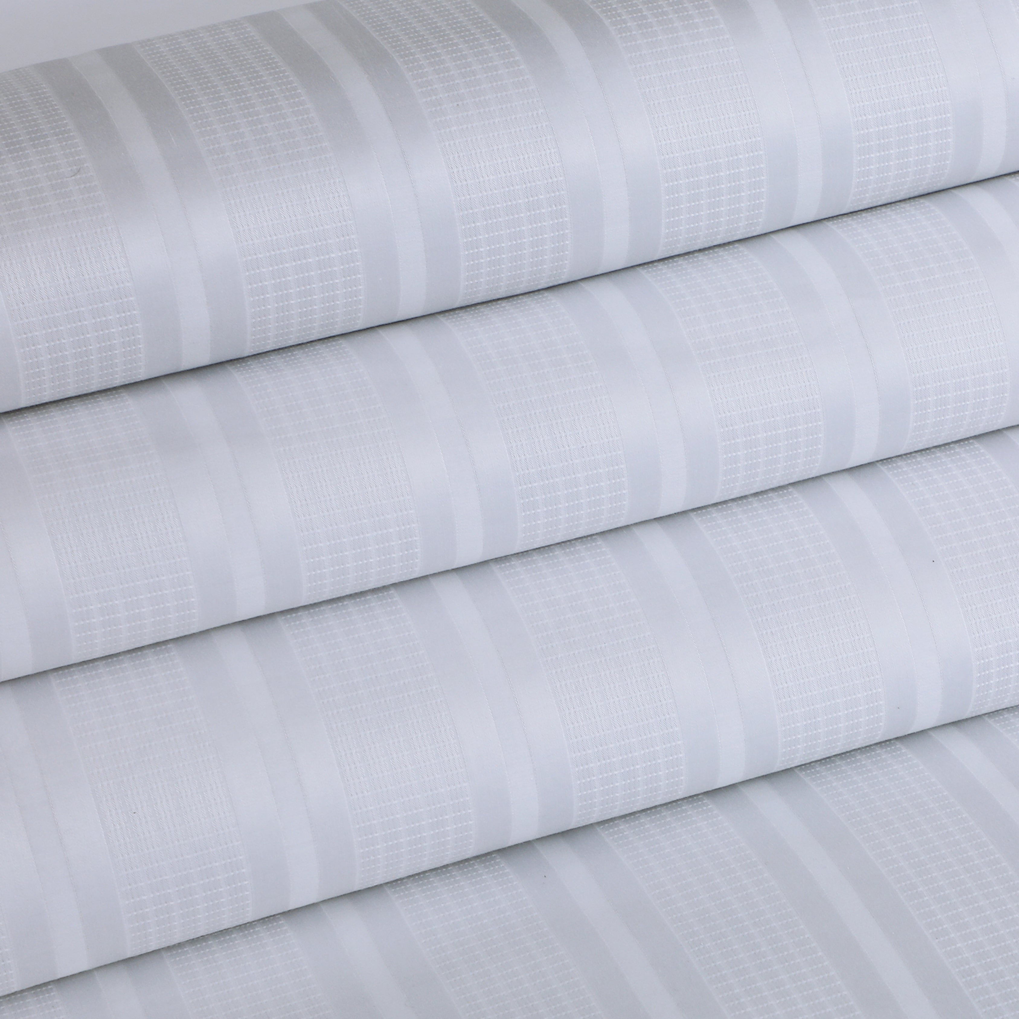 Jacquard Duvet Cover Set with King Size Bedsheet and 4 Pillow Covers-White