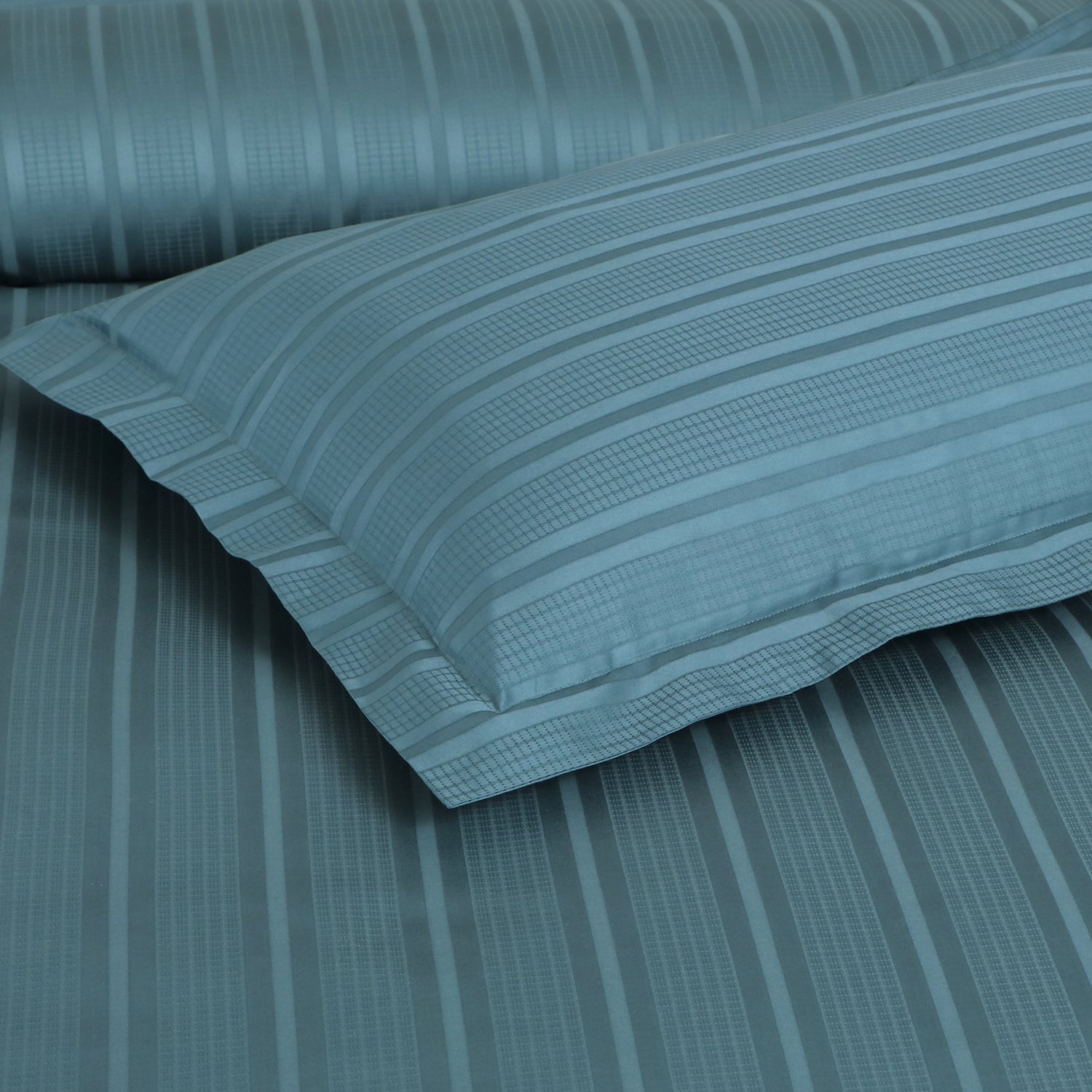 Jacquard Duvet Cover Set with King Size Bedsheet and 4 Pillow Covers-Teal Green