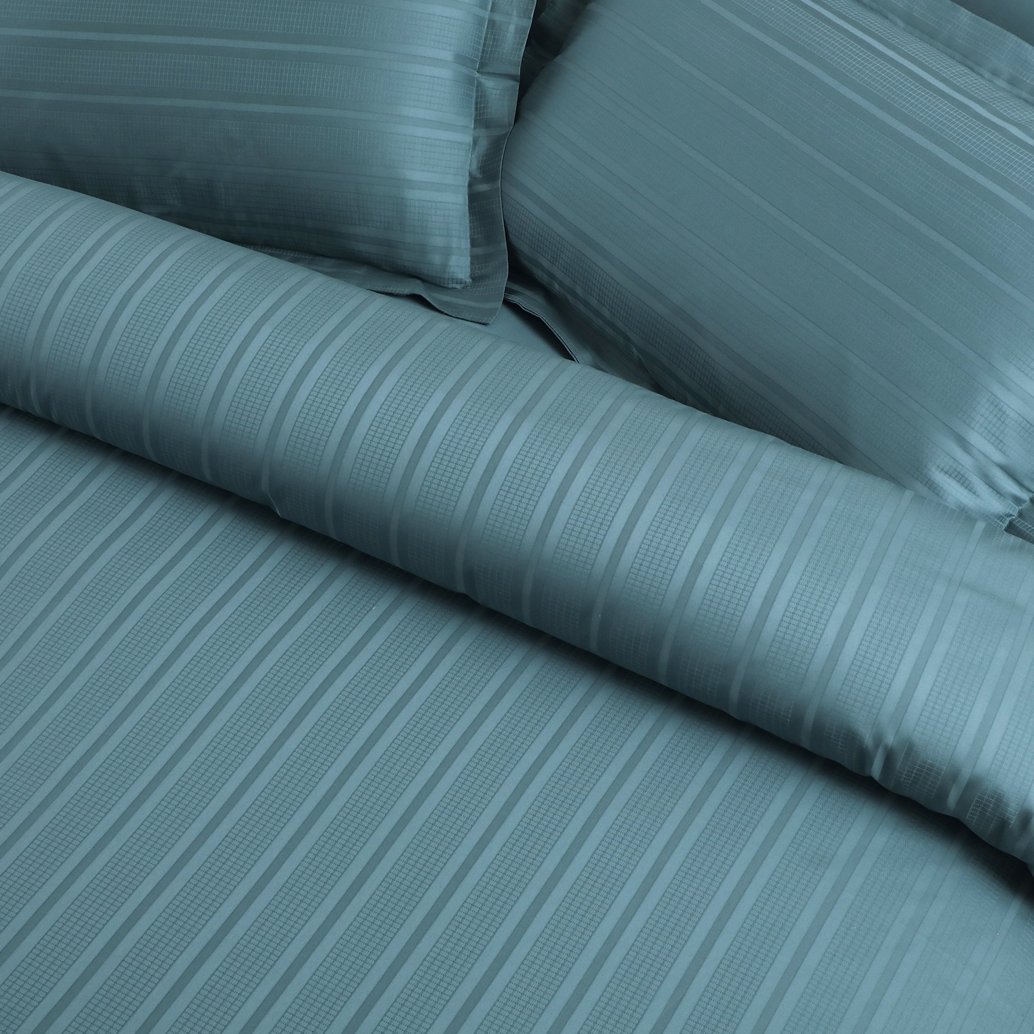 Jacquard Duvet Cover Set with King Size Bedsheet and 4 Pillow Covers-Teal Green