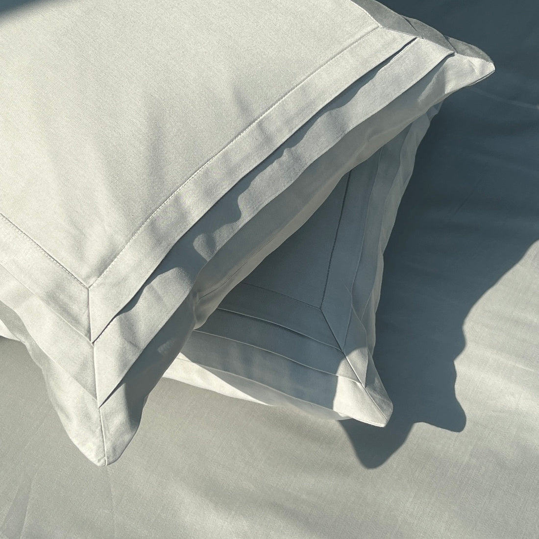 Tri-Pleat Pearl Grey Bedsheet Set