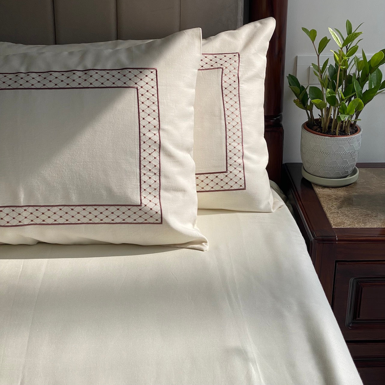 Checks Ivory Coffee Cotton Bed Sheet Set
