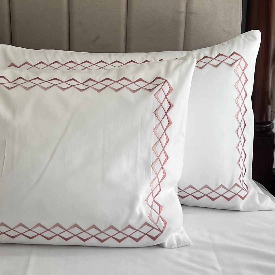 Cube White Cotton Bed Sheet Set