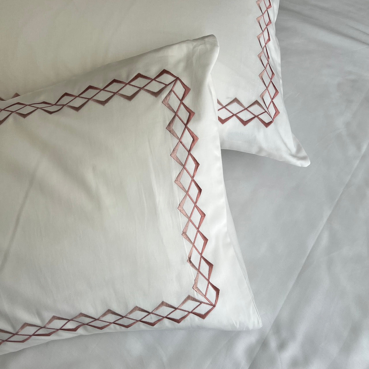 Cube White Cotton Bed Sheet Set