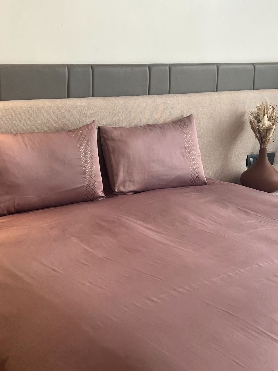 Tessa Old Rose 300TC Cotton Bed Sheet with 2 Embroidered Pillow Covers