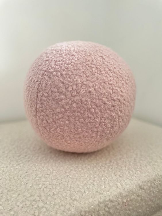 Bouclé Round Pillow - Pink