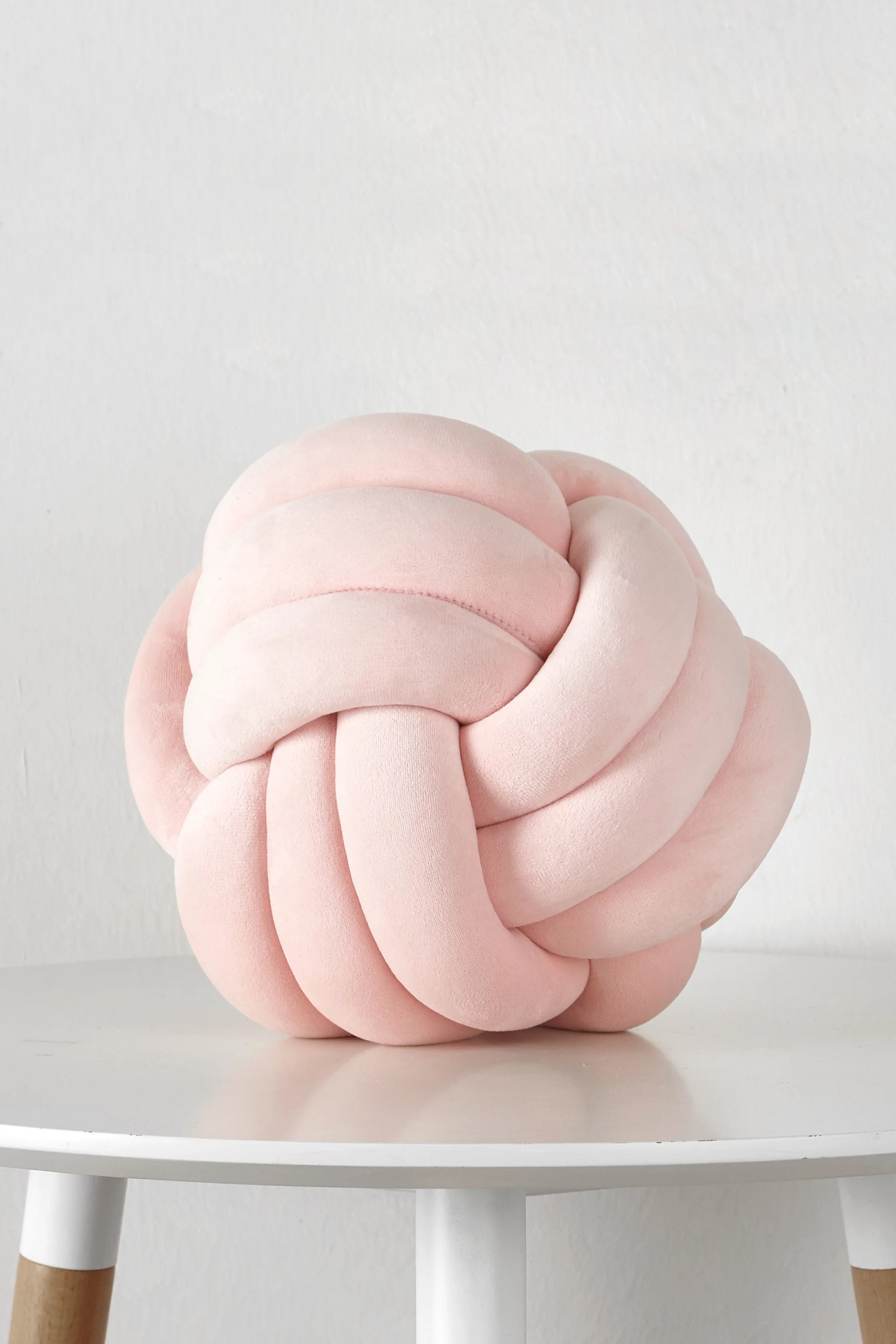 Nico Big Knotted Pillow - Pink