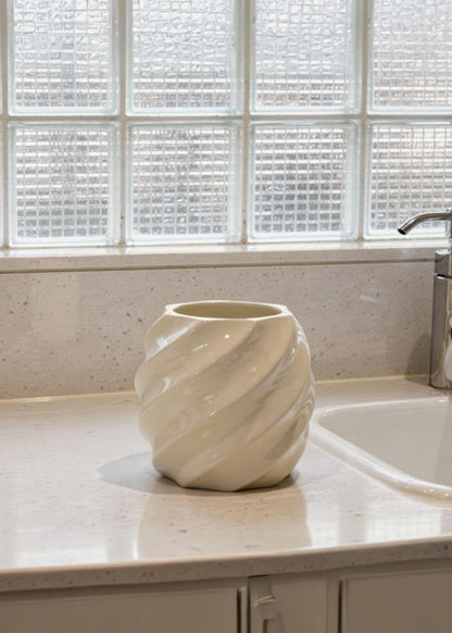 Swirl Bathroom Tumbler - Ivory