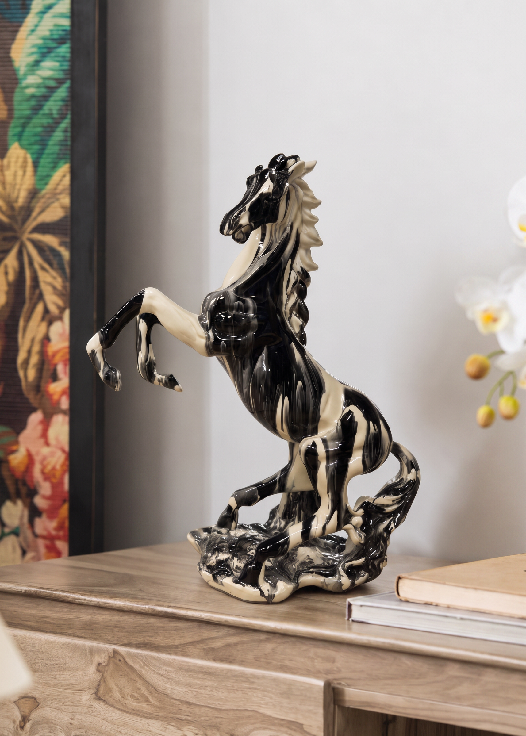 Kaleido Stallion Artefact - Black &amp; White