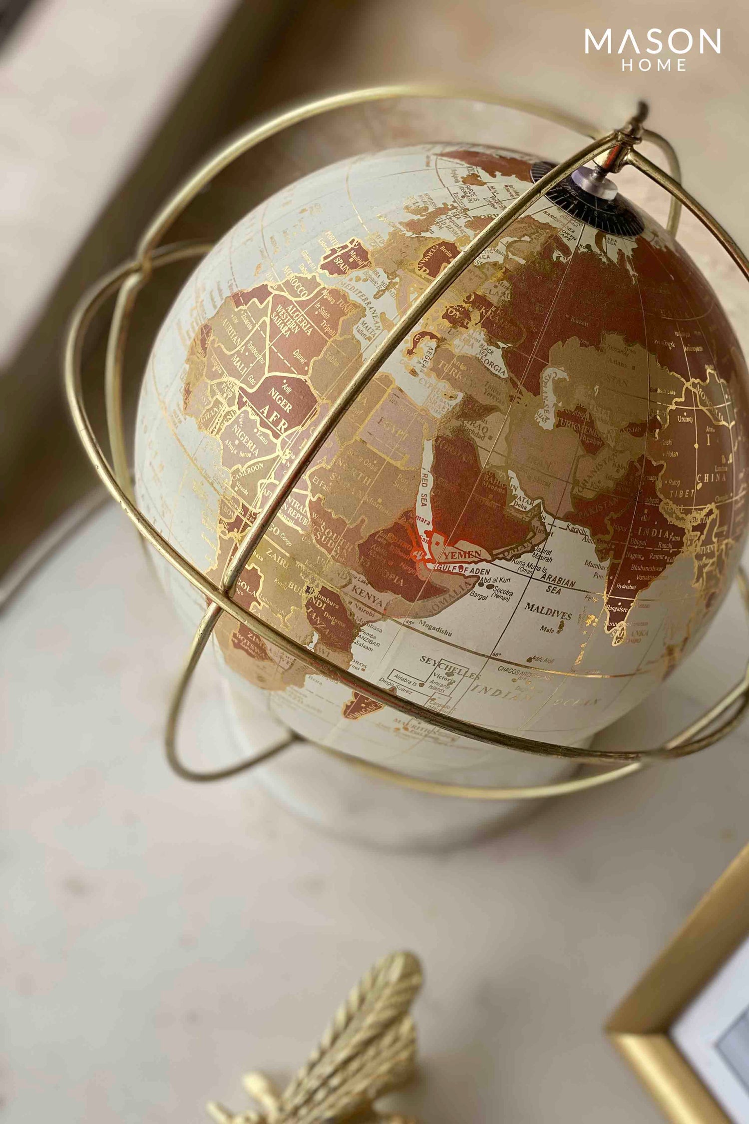 Henry Axis Globe
