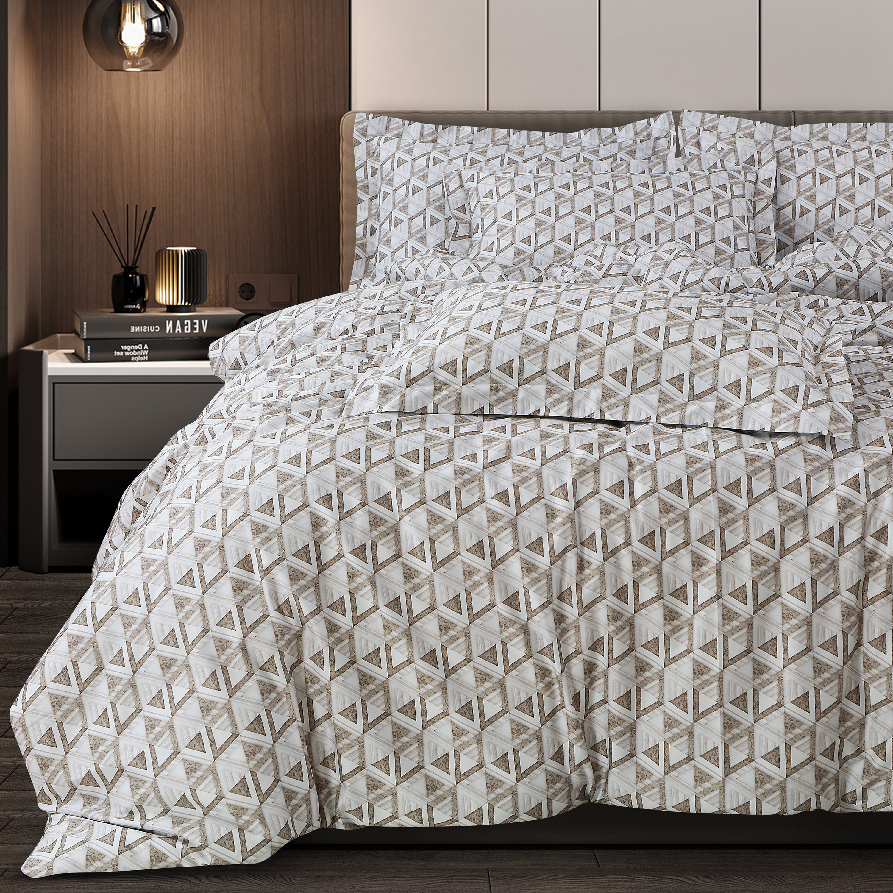 Caèn Collection White &amp; Beige Bedsheet