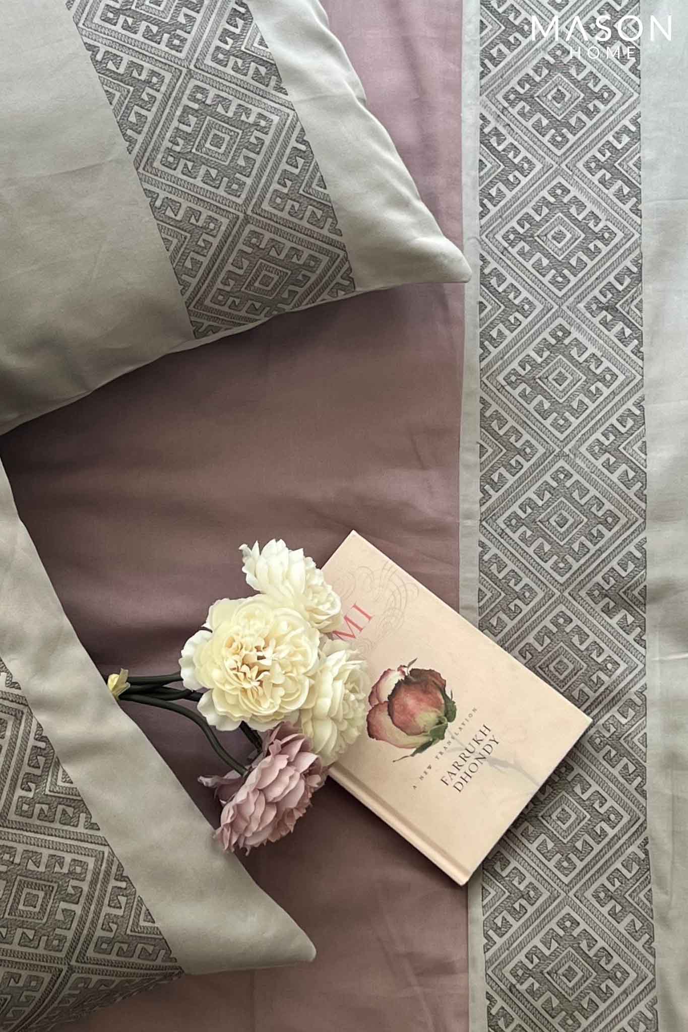 Arcane Silver Old Rose Dreams Duvet Cover Set With Bedsheet