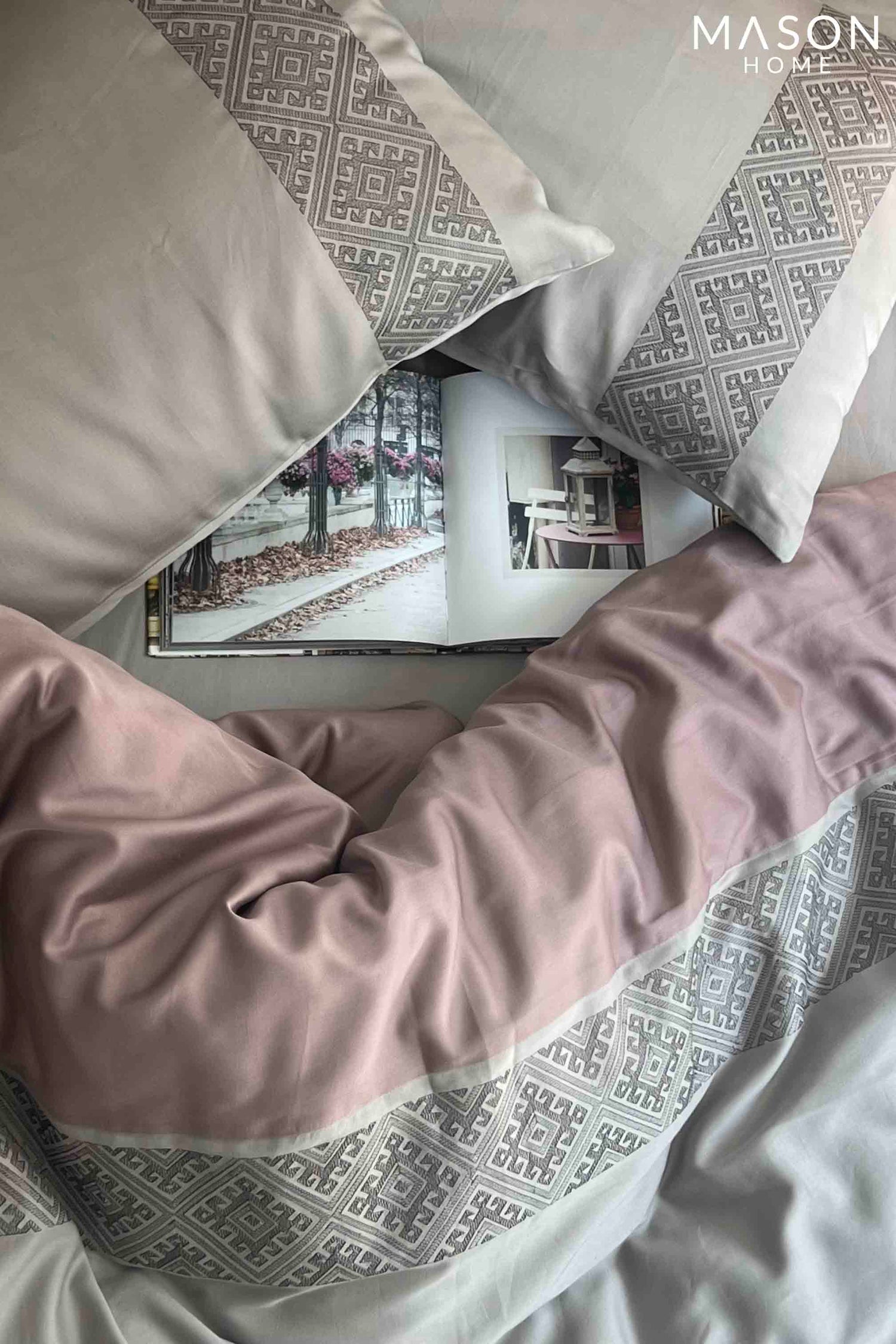 Arcane Silver Old Rose Dreams Duvet Cover Set With Bedsheet