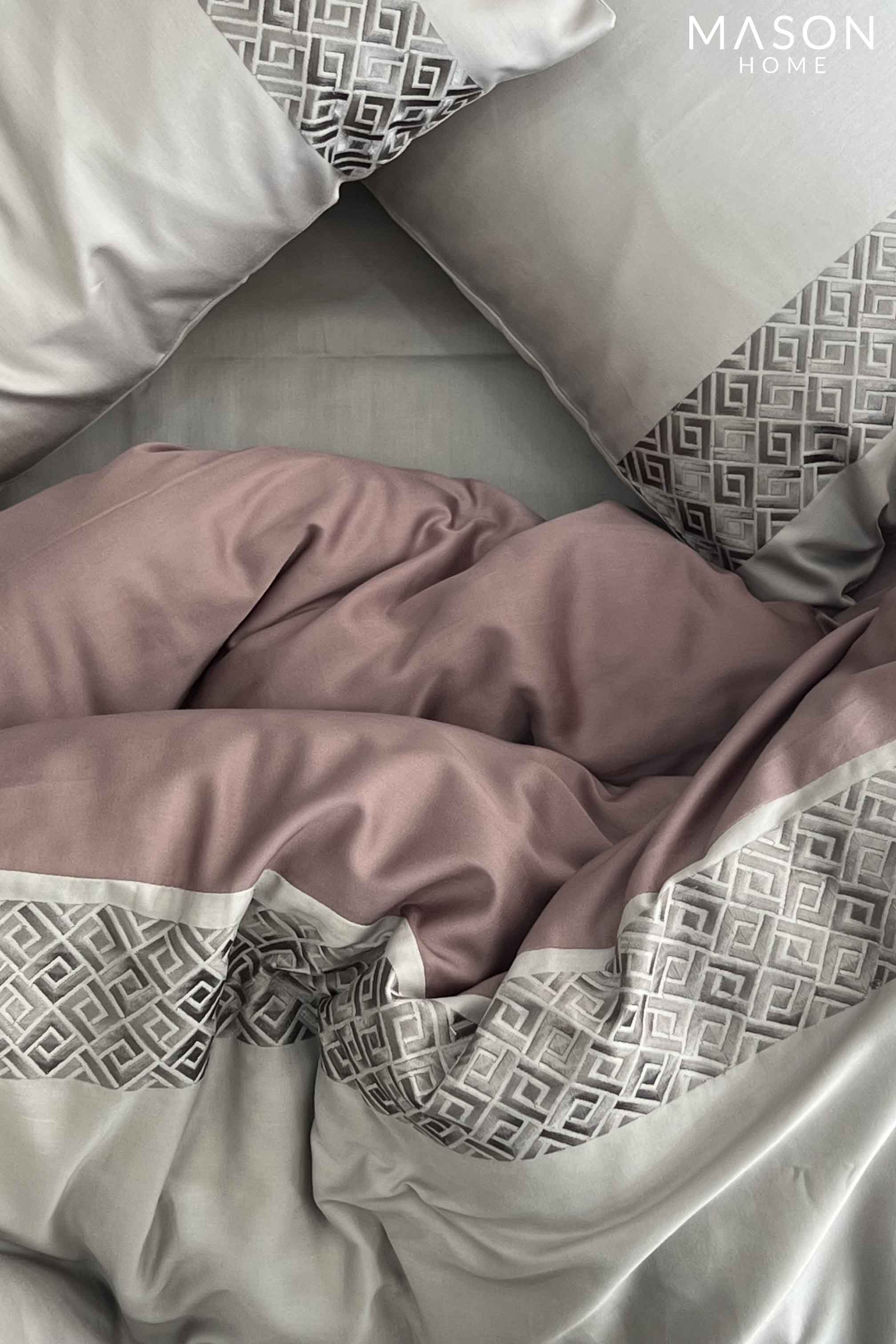 Squarish Pearl Grey Old Rose Dreams Duvet Cover Set With Bedsheet